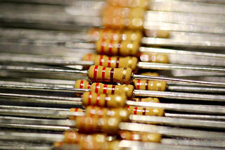 電気抵抗の役割と抵抗値の読み方