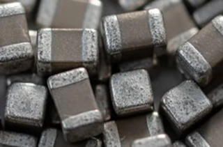 強誘電体とは？ 強誘電体の分類と特徴・用途について