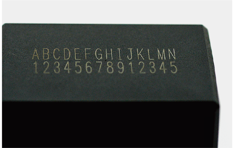コンパクト＆ハイパワーレーザーマーキング装置μM2000・印字例：樹脂ケース