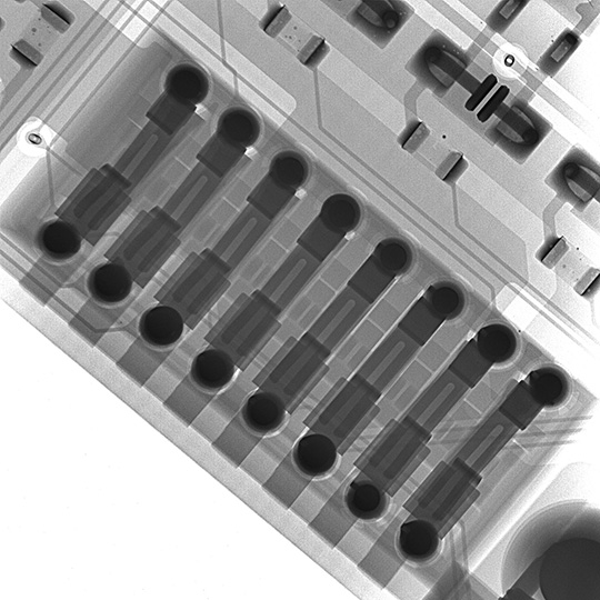 基板のはんだ上がりを撮影したX線透過画像